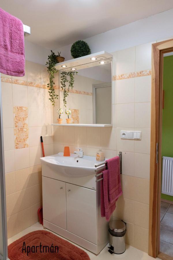 Apartamento Vyprachtice L.V. Exterior foto